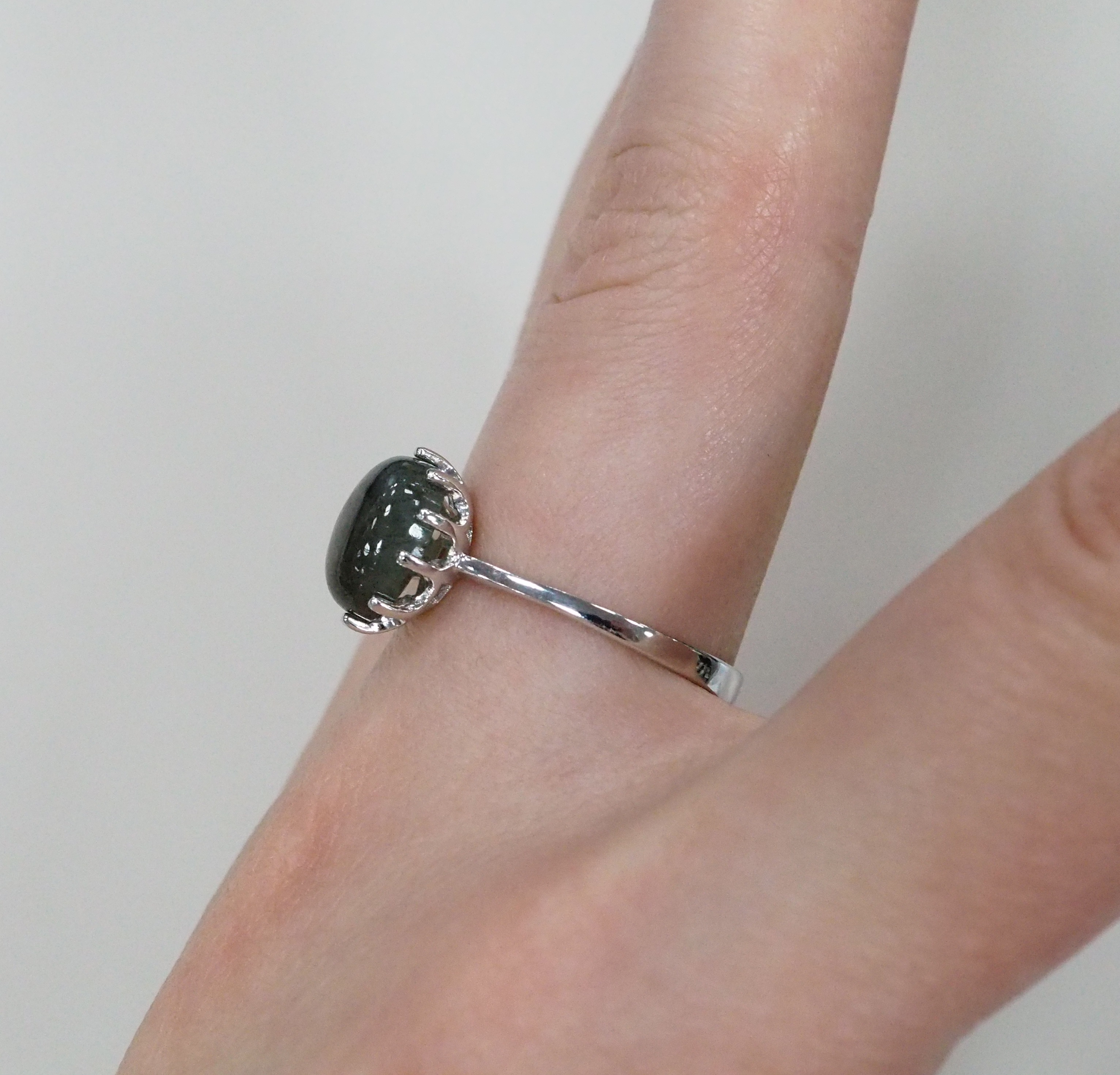 Серебряное кольцо с лабрадоритом